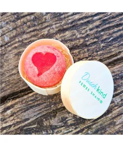 Duschkind Festes Haarshampoo für trockene Haare und normale Haare mit Granatapfel mit Herzsymbol. 4in1 Formel, 56 Gramm pro Stück in der Holzdose